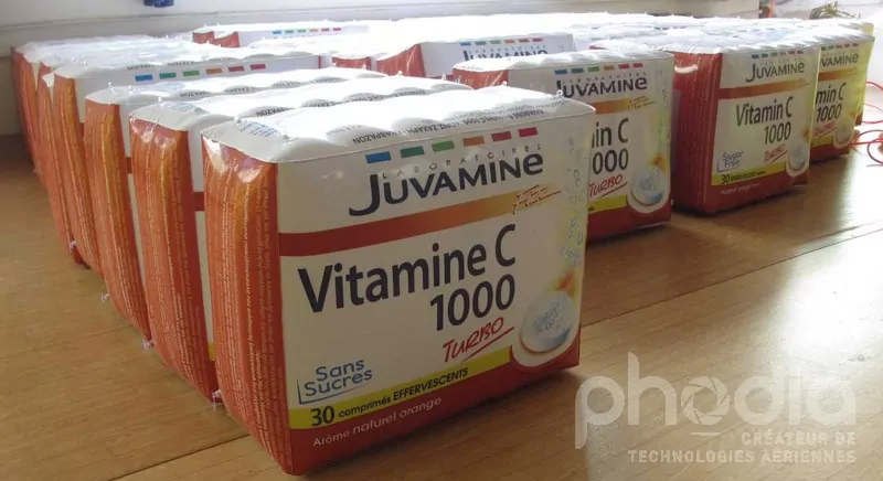 boite de Juvamine géante gonflable pour promotion de la marque pharmacie