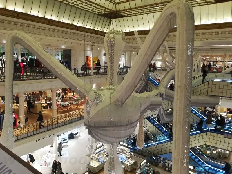 Joana Vasconcelos Simone la fournie géante créature