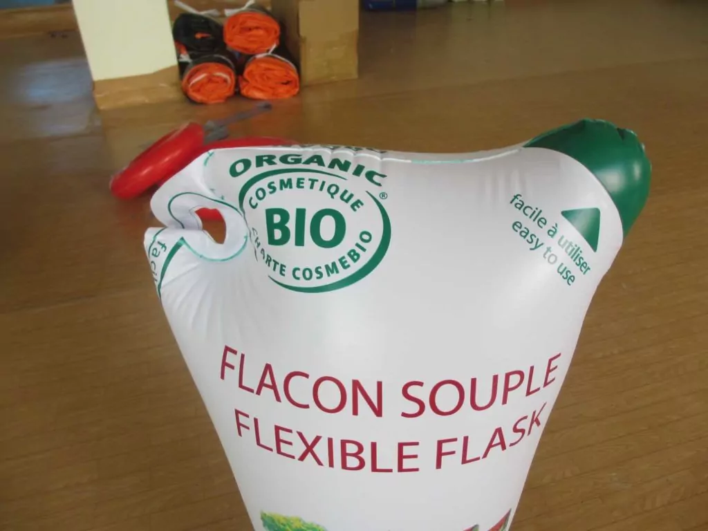 flacon souple lexible flask : plv gonflable
