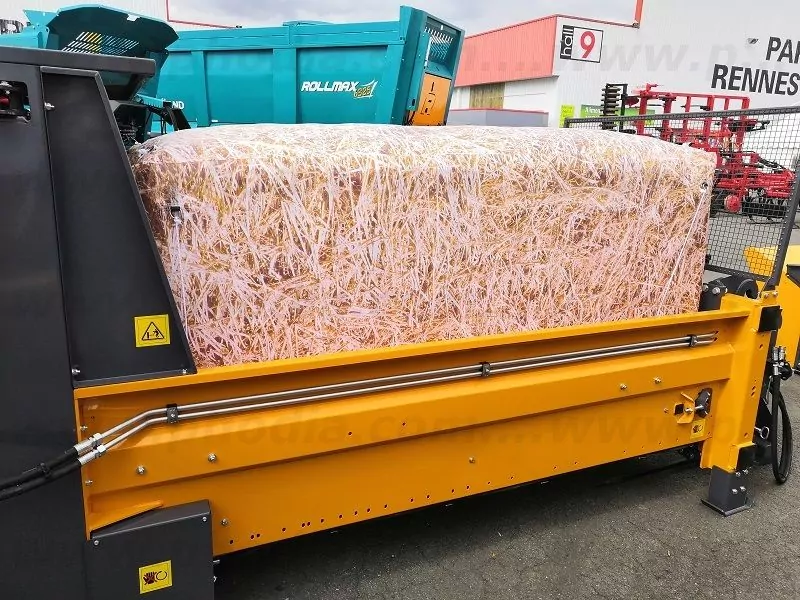 plv botte de paille gonflable lors du Space à rennes