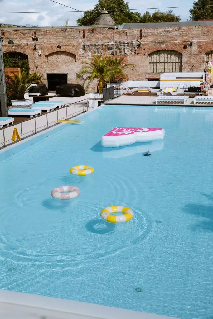 bouée geante gonflable roxy