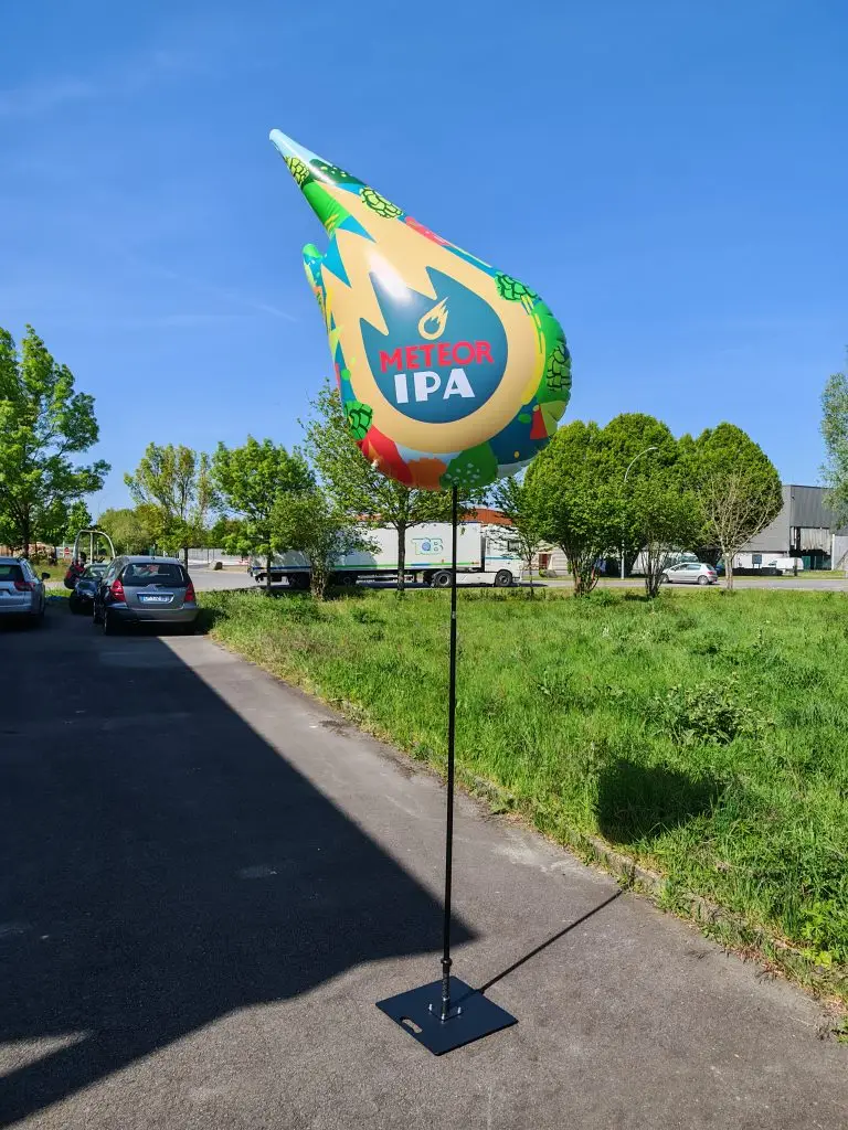 bière Meteor logo gonflable en 3D